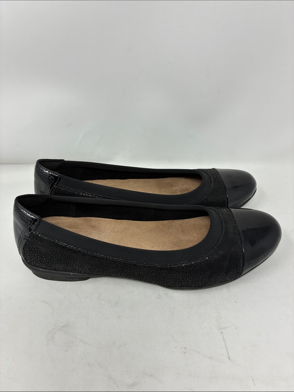 Clarks Women's Neenah Unstructured Flats Slip On Cap Toe Shoes Black Size 7M